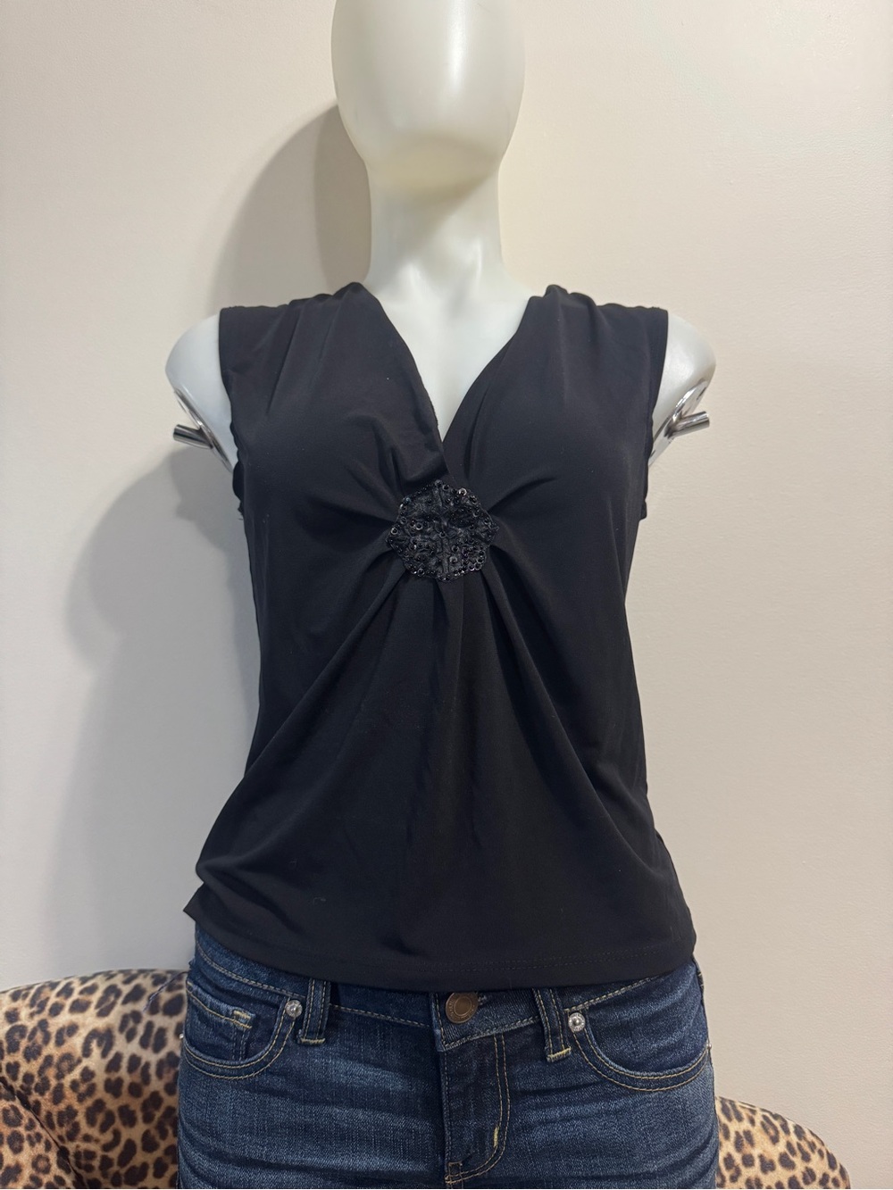Y2K Cleo Black Sleeveless V-Neck Top with Center Rosette